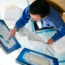 Picture of a bookkeeper on the computer for CMC Accounting Certificate:Bookkeeper. 